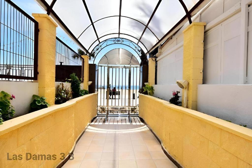 Las Damas Premium 23F Beach Front - Pool & Parking Бенидорм Экстерьер фото